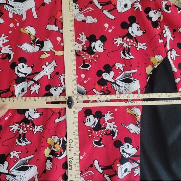Disney Vintage  Mickey, Minnie & Donald Musical 3 Pocket Nurse Scrub Top 3XL - Picture 16 of 16